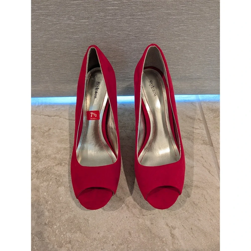 Style & Co. look heel red